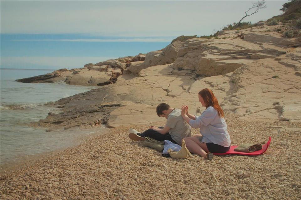 „Virgin Island“: Britische Reality-Show bricht Tabus Ziel der Show ist, dass die Teilnehmer ihre Unschuld verlieren. -/Channel 4/dpa