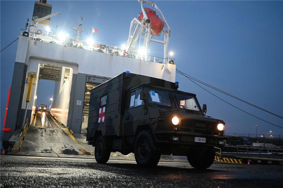 Ziel der Truppenbewegungen ist der Truppenübungsplatz Bergen in Niedersachsen. Lars Penning/dpa