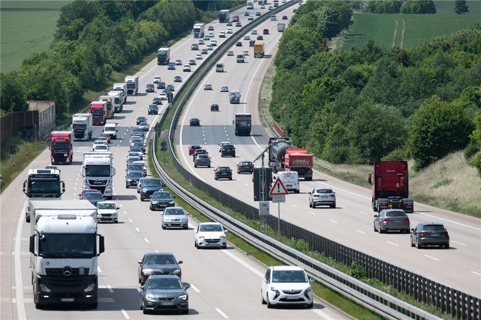 Ziel des Versuchs ist etwa eine spürbare Entlastung für die Menschen in den Orten rund um die Autobahn bei Wilsdruff. (Archivbild)Sebastian Kahnert/dpa