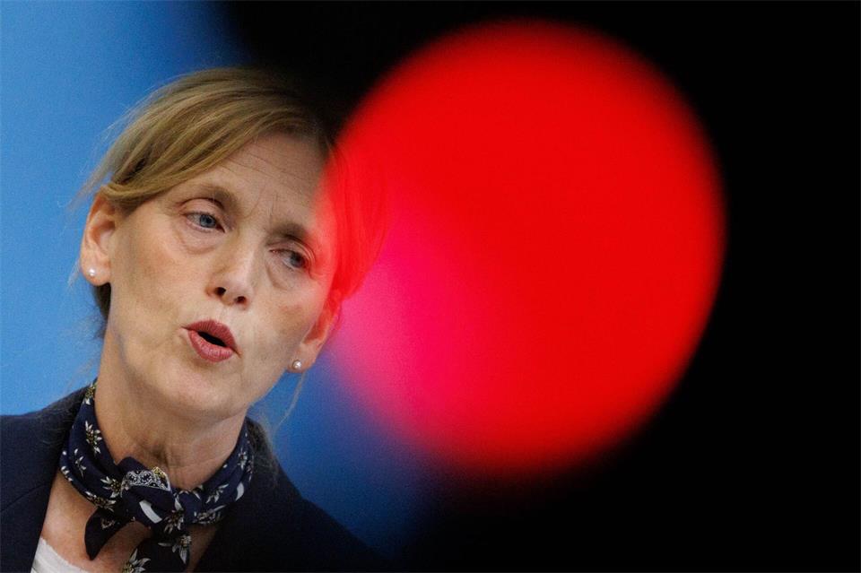 Ziel sei mehr Bildungsgerechtigkeit, sagte Familienministerin Karin Prien. Carsten Koall/dpa