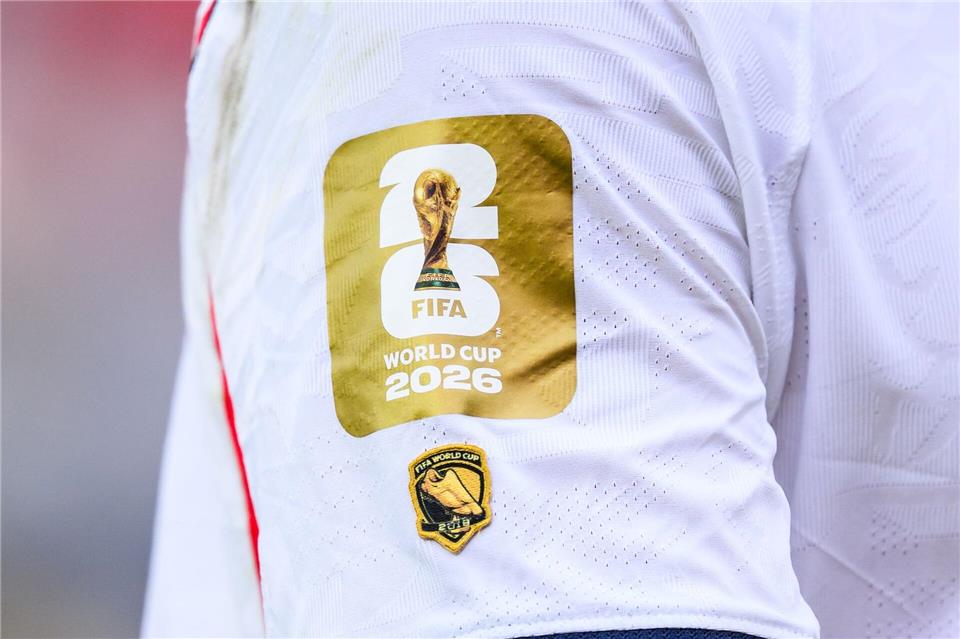 Ziert den Ärmel von Englands Kapitän Harry Kane: der Aufnäher für den Goldenen Schuh.Tom Weller/dpa