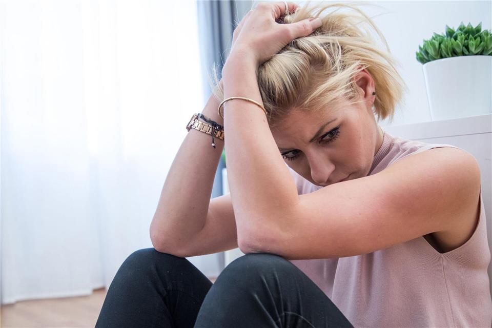 Zoff zu Weihnachten: Es gibt verschiedene Unterstützungsangebote, an die sich Jugendliche und junge Erwachsene an den Feiertagen wenden können.Christin Klose/dpa-tmn