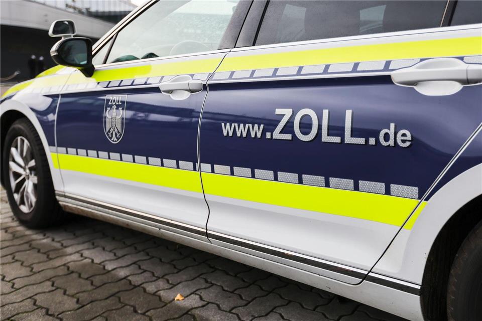 Zollfahnder und Polizisten haben in Kiel zwei mutmaßlich Drogendealer festgenommen. (Symbolbild)Frank Molter/dpa