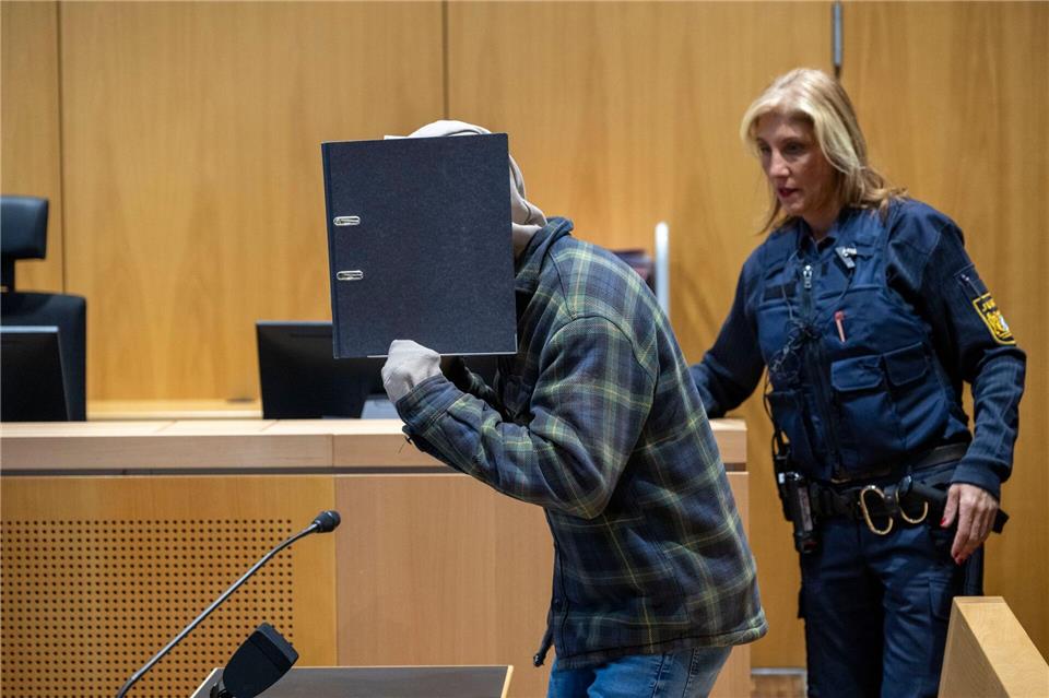 Zu Beginn des Prozesses sagte der Angeklagte nichts zu den Vorwürfen.Stefan Puchner/dpa