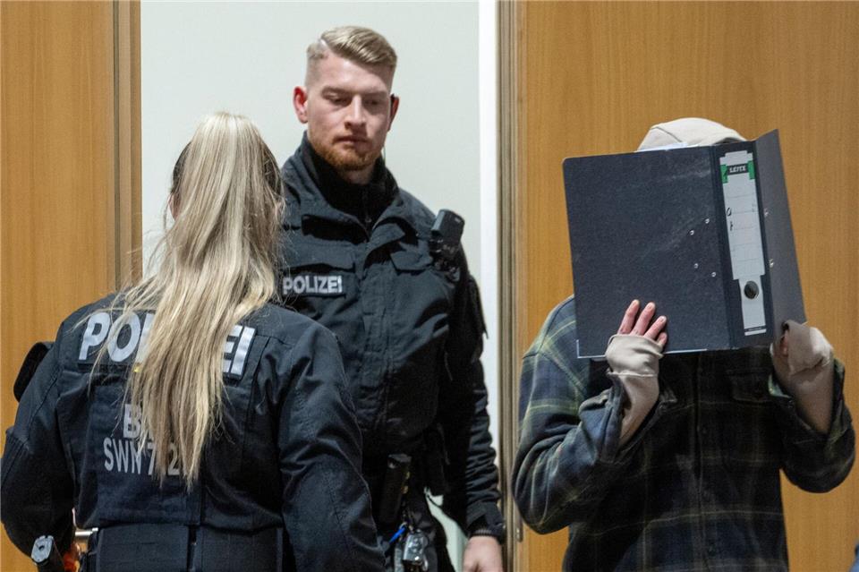 Zu Beginn des Prozesses sagte der Angeklagte nichts.Stefan Puchner/dpa