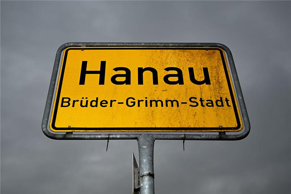 Zu Ehren der in Hanau geborenen Märchensammler und Sprachforscher Jacob und Wilhelm Grimm hat sich Hanau den Beinamen Brüder-Grimm-Stadt gegeben. (Archivbild)Arne Dedert/dpa