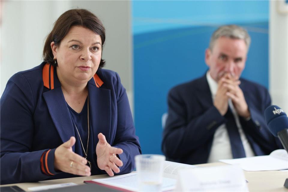 Zu Elterngeld-Sparplänen der Bundesfamilienministerin Karin Prien (CDU) findet Mecklenburg-Vorpommerns Sozialministerin Stefanie Drese (SPD) deutliche Worte.Danny Gohlke/dpa