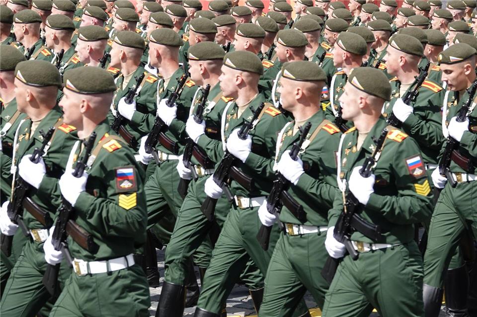 Zu Hunderttausenden müssen Kriegsheimkehrer in Russland wieder in die Gesellschaft eingegliedert werden. (Archivbild)Ulf Mauder/dpa