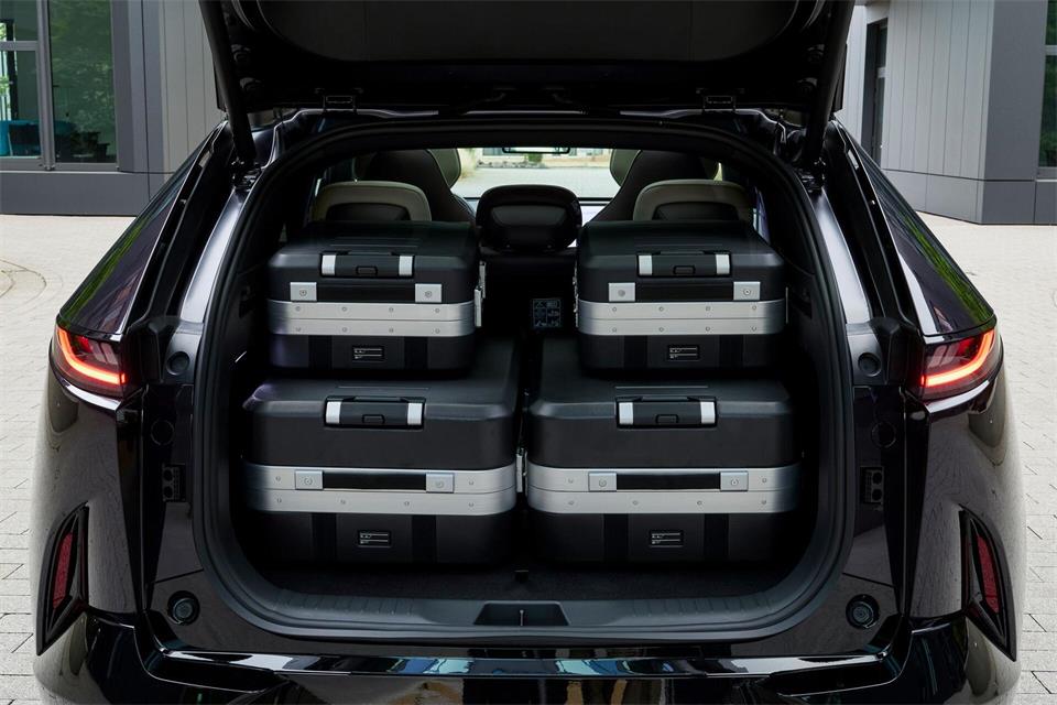 Zu Preisen ab 49.990 Euro gibt es mehr als 1.400 Liter Fassungsvermögen im Kofferraum.Mazda/dpa-tmn