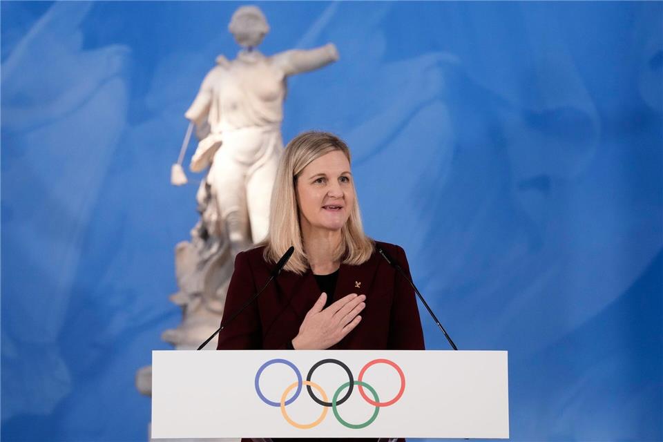 Zu Tränen gerührt: IOC-Präsdidentin Kirsty Coventry bei der Entzündung des olympischen Feuers.Thanassis Stavrakis/AP/dpa