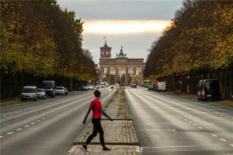 Mildes Wetter zur Wochenmitte in Berlin und Brandenburg Zu Wochenmitte wird das Herbstwetter milder. (Symbolbild)Christophe Gateau/dpa