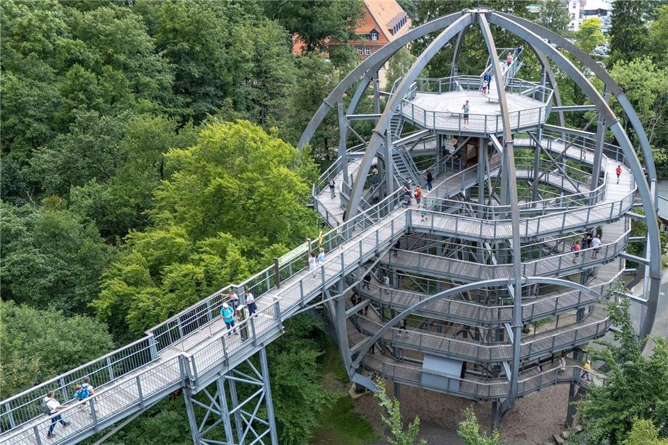 Zu den Feiertagen sind Osteraktionen am Baumwipfelpfad in Bad Harzburg geplant. (Archivbild)Swen Pförtner/dpa