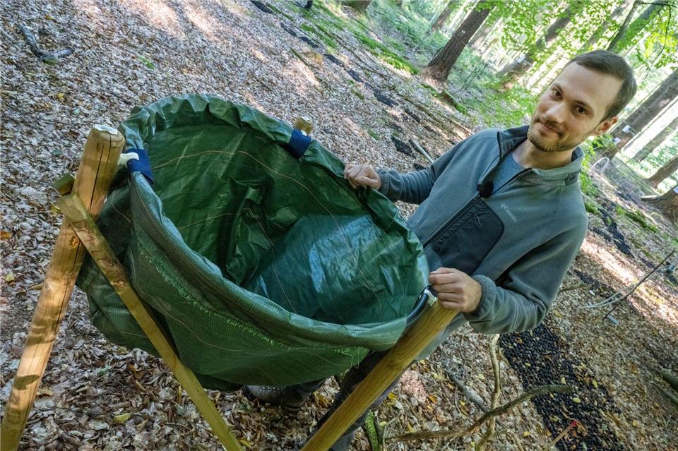 Zu den Messinstrumenten gehören auch Trichter am Boden, die Blätter und Nadeln auffangen.Stefan Sauer/dpa