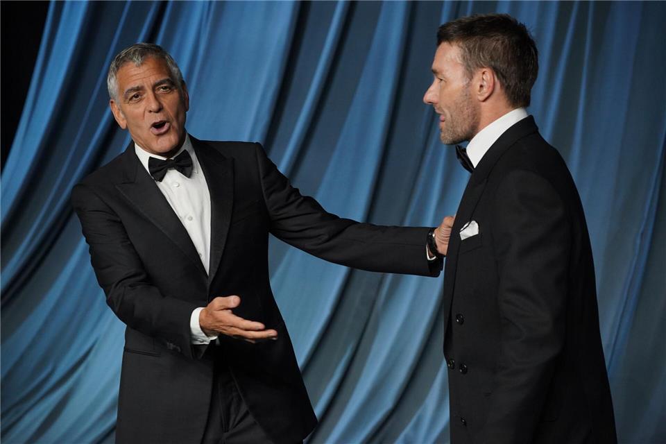Kim Kardashian mit verhülltem Kopf bei Gala Zu den weiteren Gästen zählten George Clooney und Joel Edgerton.Jordan Strauss/Invision/AP/dpa
