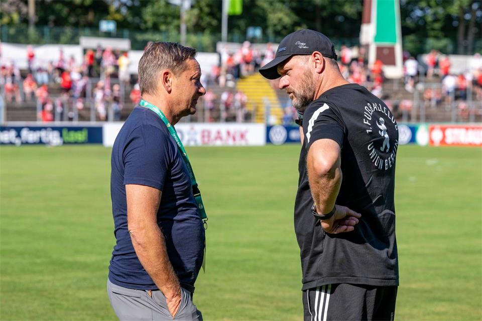 Zu seinem einstigen Sportchef Horst Heldt (l) hat Steffen Baumgart keinen Kontakt mehr. (Archivbild)David Inderlied/dpa