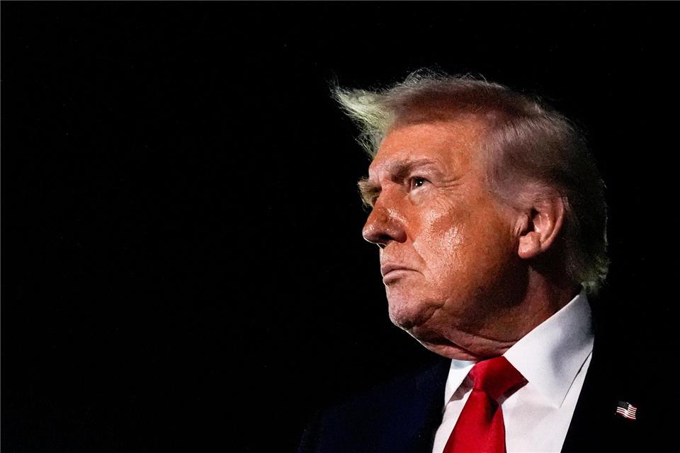 Zu seinen Zielen im Iran äußert er sich bislang nur vage: US-Präsident Donald Trump. (Archivbild)Julia Demaree Nikhinson/AP/dpa