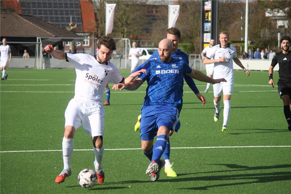 Zu selten ging’s für die Viktoria, hier mit Noah Gabriel de Lucia (links), so dynamisch nach vorne.