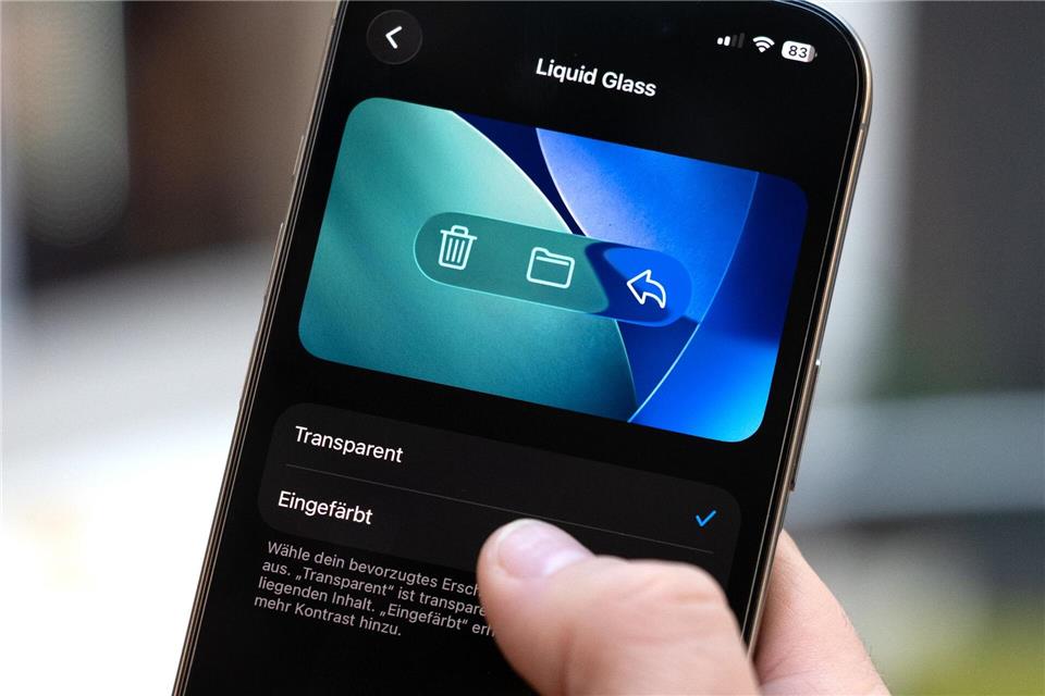 Zu transparent? Dann lässt sich Apples Liquid-Glass-Oberfläche nach dem Update auf iOS 26.1 jetzt auch einfärben. Nico Tapia/dpa-tmn