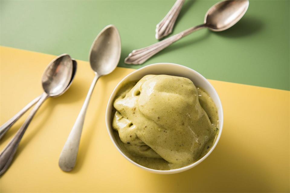 Zuckerfrei und vegan ist diese Nice-Cream aus Matcha.picture alliance / dpa-tmn