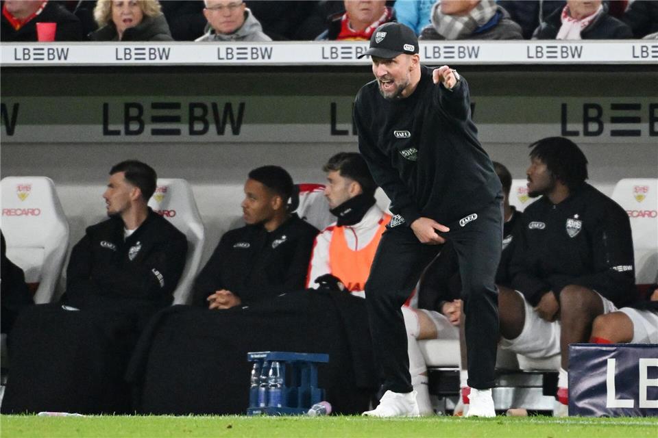Zufrieden mit seinen Entscheidungen: Coach Sebastian HoeneßMarijan Murat/dpa