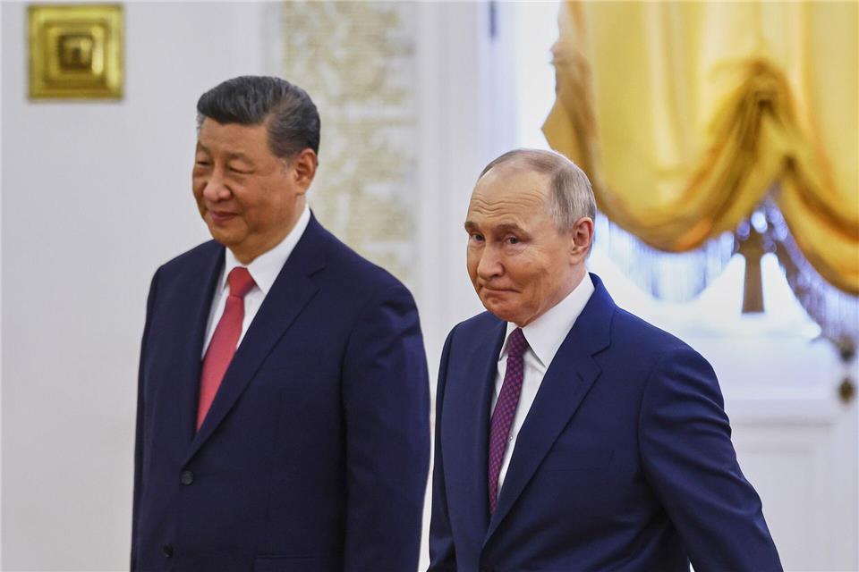 Zufriedene Gesichter bei Xi und Putin.Evgenia Novozhenina/Pool Reurers/AP/dpa