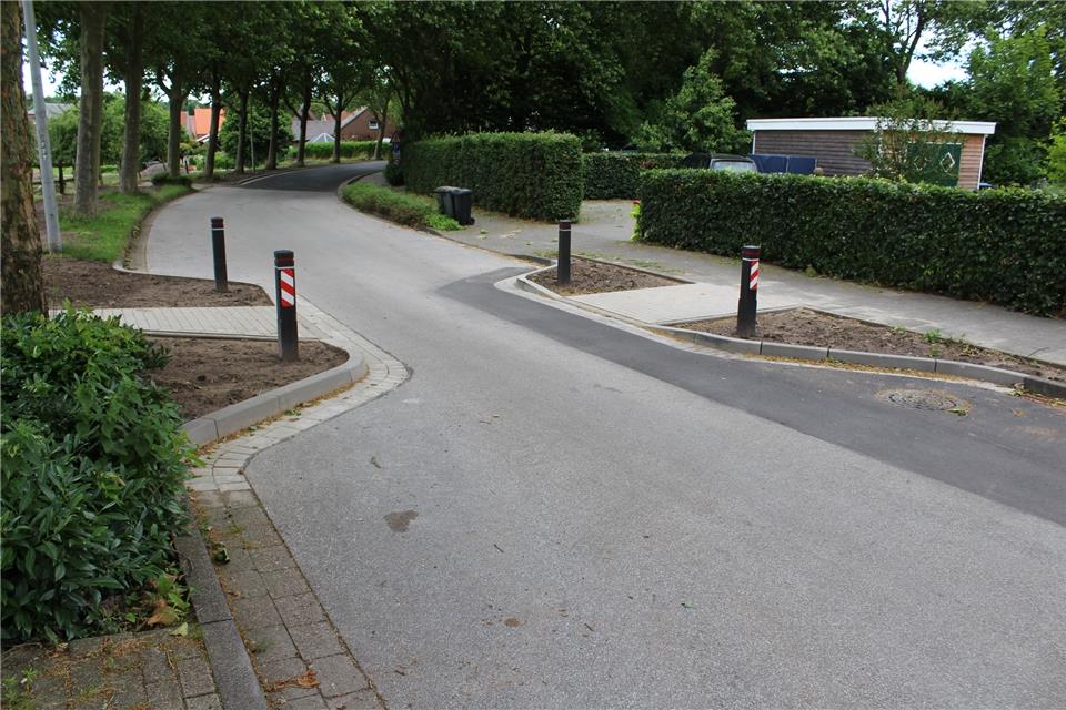 Zuletzt hatte eine Baufirma den westlichen Gehweg entfernt, den Weg auf der östlichen Seite des Südrings erneuert und Querungshilfen angelegt.
