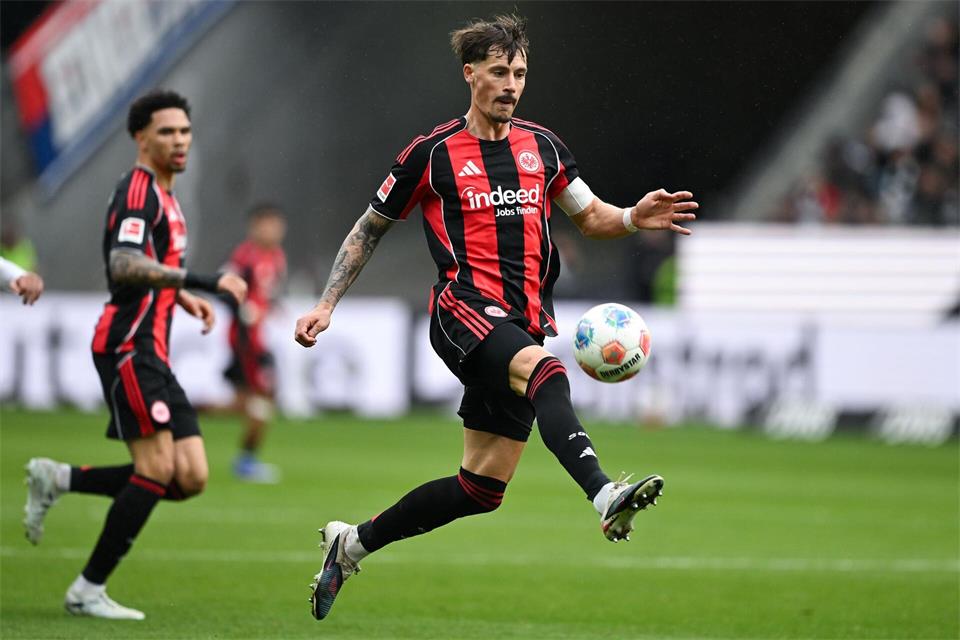 Zuletzt stark in der Kritik: Eintracht-Routinier Robin Koch. (Archivbild)Florian Wiegand/dpa