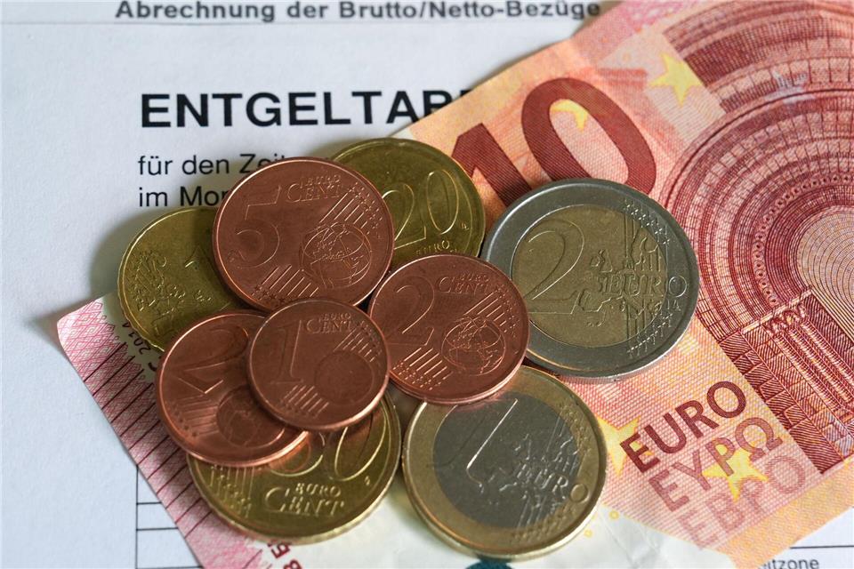 Zum 1. Januar 2026 steigt der gesetzliche Mindestlohn von 12,82 Euro auf 13,90 Euro je Stunde. (Symbolbild)Marcus Brandt/dpa