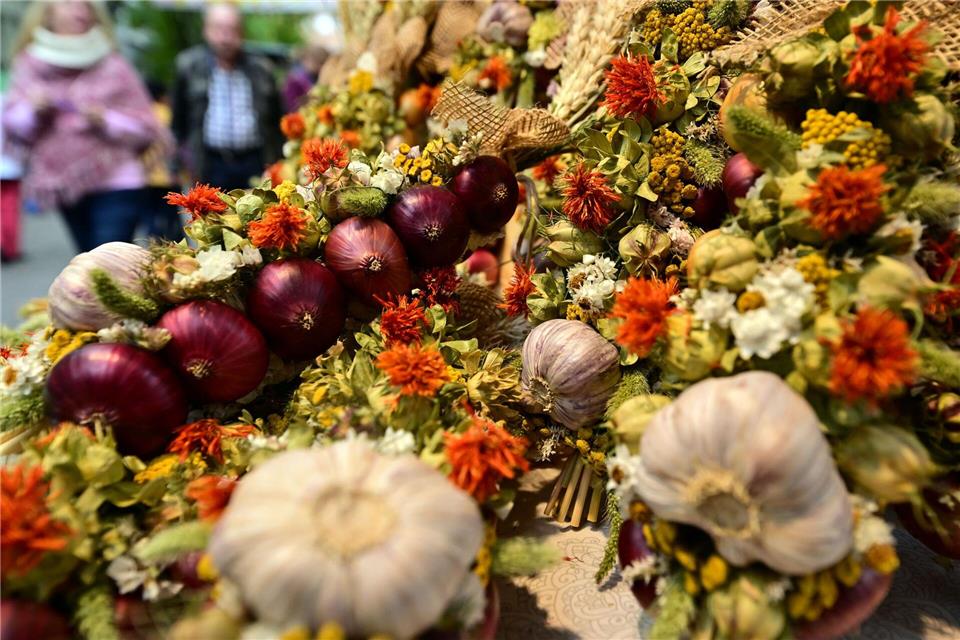 Zum 371. Weimarer Zwiebelmarkt öffnen wieder rund 400 Händler und Aussteller ihre Verkaufsstände. (Archivbild)Martin Schutt/dpa