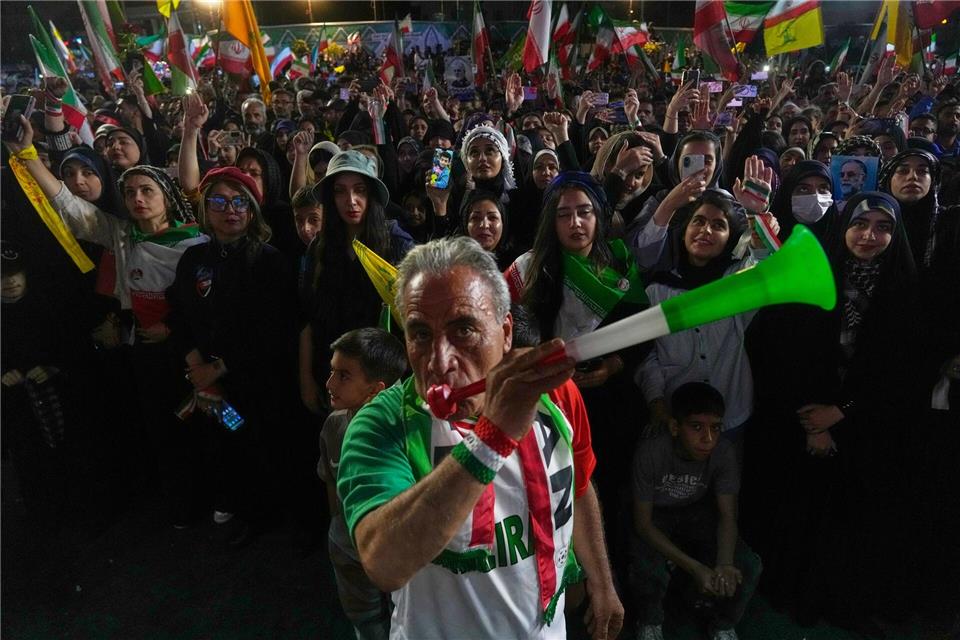 Zum Abschied der iranischen Mannschaft gab es eine regierungsfreundliche Veranstaltung.Vahid Salemi/AP/dpa