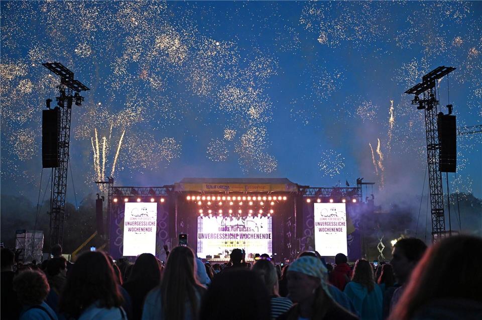 Zum Abschluss erglühte der Himmel beim Feuerwerk. Elisa Schu/dpa