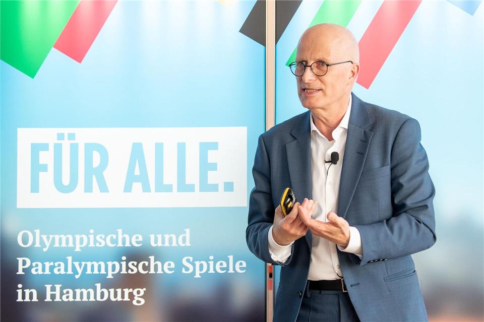 Zum Abschluss seiner Kampagne für Olympische und Paralympische Spiele in Hamburg hat Bürgermeister Peter Tschentscher (SPD) in der SPD-Zentrale noch einmal für das Sportgroßereignis geworben.Daniel Bockwoldt/dpa/Daniel Bockwoldt
