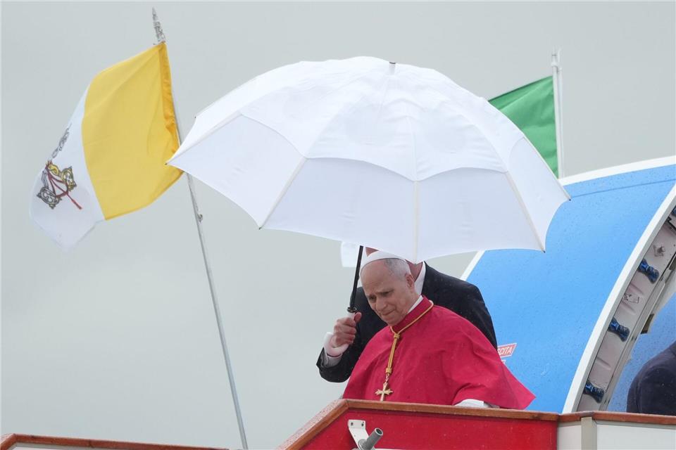 Zum Auftakt einer Afrika-Reise wurde Papst Leo XIV. von Kritik aus dem Weißen Haus überrascht.Andrew Medichini/AP/dpa