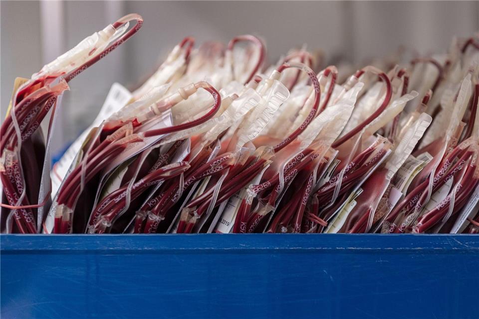 Zum Jahresbeginn wurde teilweise weniger Blut gespendet als üblich. (Symbolbild)Robert Michael/dpa