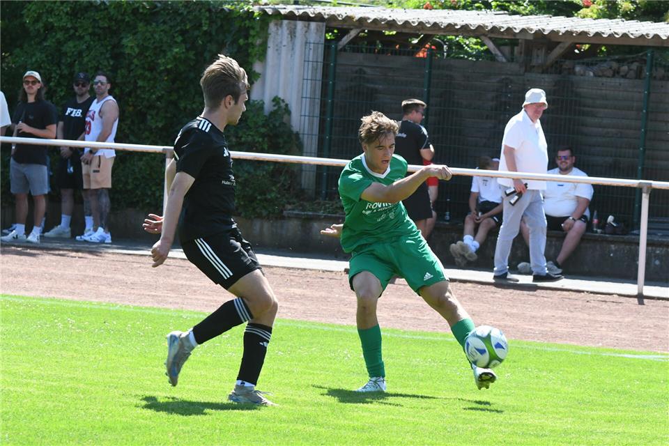 Zum Landesliga-Auftakt treffen Noah Spangemacher (rechts) und der TSV Raesfeld auf die Hammer SpVg.