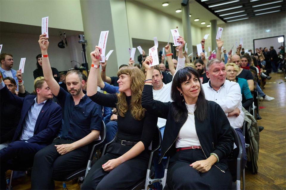 Zum Linken-Parteitag kommen die Delegierten in Lichtenberg zusammen. (Archivbild)Sebastian Gollnow/dpa