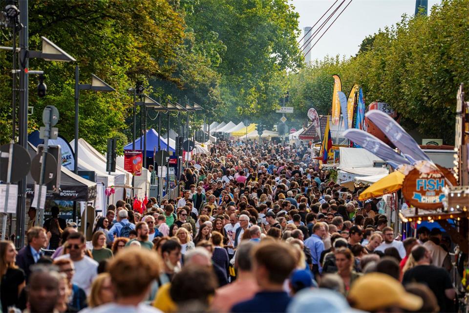 Zum Museumsuferfest werden wieder rund eine Million Besucher und Besucherinnen erwartet. (Archivbild)Andreas Arnold/dpa