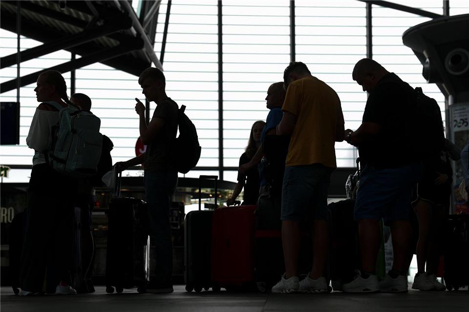 Zum Osterferienstart sind an den Flughäfen Leipzig/Halle und Dresden zahlreiche Flüge zu beliebten Urlaubszielen geplant. (Symbolbild) Jan Woitas/dpa
