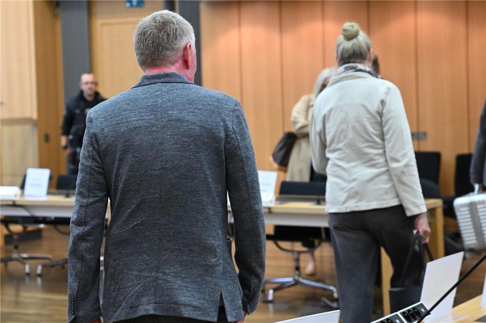 Zum Prozessauftakt vor dem Landgericht Braunschweig benötigte der Staatsanwalt rund zwei Stunden für die Verlesung der Vorwürfe. Julian Stratenschulte/dpa