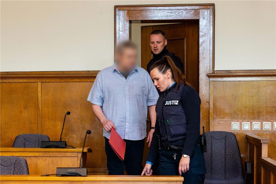 Zum Prozessauftakt wurde die Anklage verlesen.Laszlo Pinter/dpa