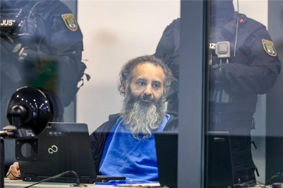 Zum Prozessbeginn sitzt der Attentäter vom Magdeburger Weihnachtsmarkt hinter Glas. Jan Woitas/dpa