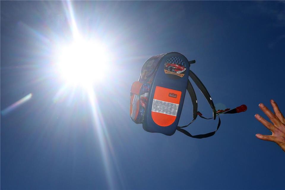 Zum Schulstart werden Temperaturen von über 30 Grad erwartet. (Symbolbild)Karl-Josef Hildenbrand/dpa