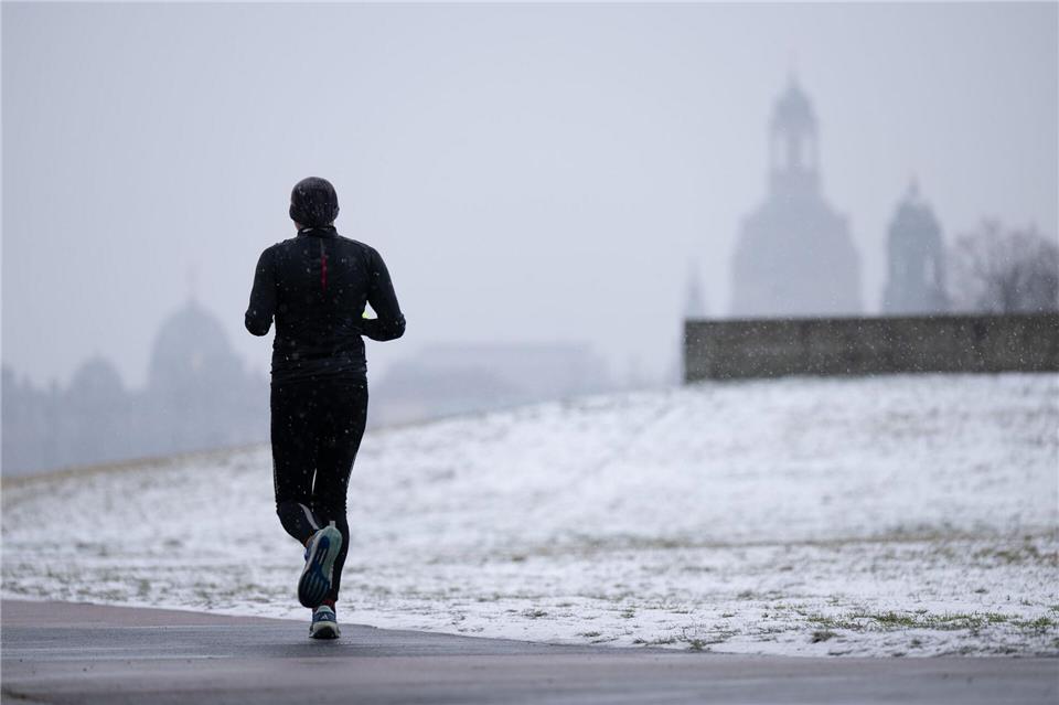 Zum Start des Februars bleibt es winterlich kalt in Sachsen. (Archivbild)Sebastian Kahnert/dpa