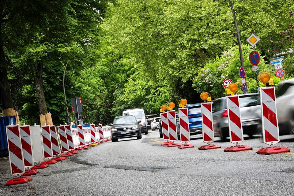 Zum Start nach der Sommerpause liefern sich Regierungs- und Oppositionsparteien eine kontroverse Debatte zur Verkehrspolitik (Archivbild).Christian Charisius/dpa