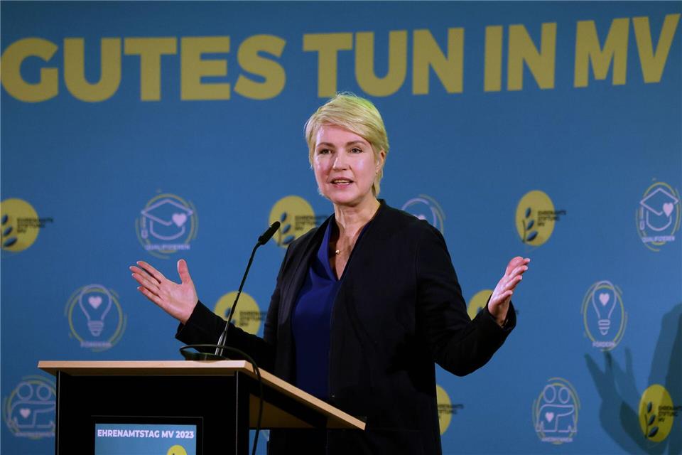 Zum Tag des Ehrenamts würdigt Schwesig, wie schon in den Jahren zuvor, ehrenamtliche Arbeit. (Archivbild)Bernd Wüstneck/dpa