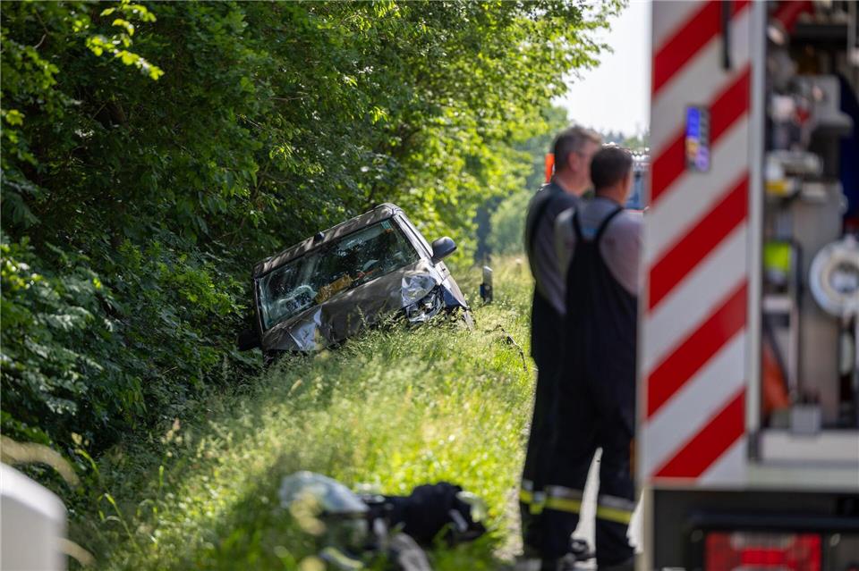 Zum Unfallhergang und dem Alter der Unfallopfer konnte der Polizeisprecher zunächst keine Angaben machen.Kevin Fischer-Golde/DBG:NEWS/dpa