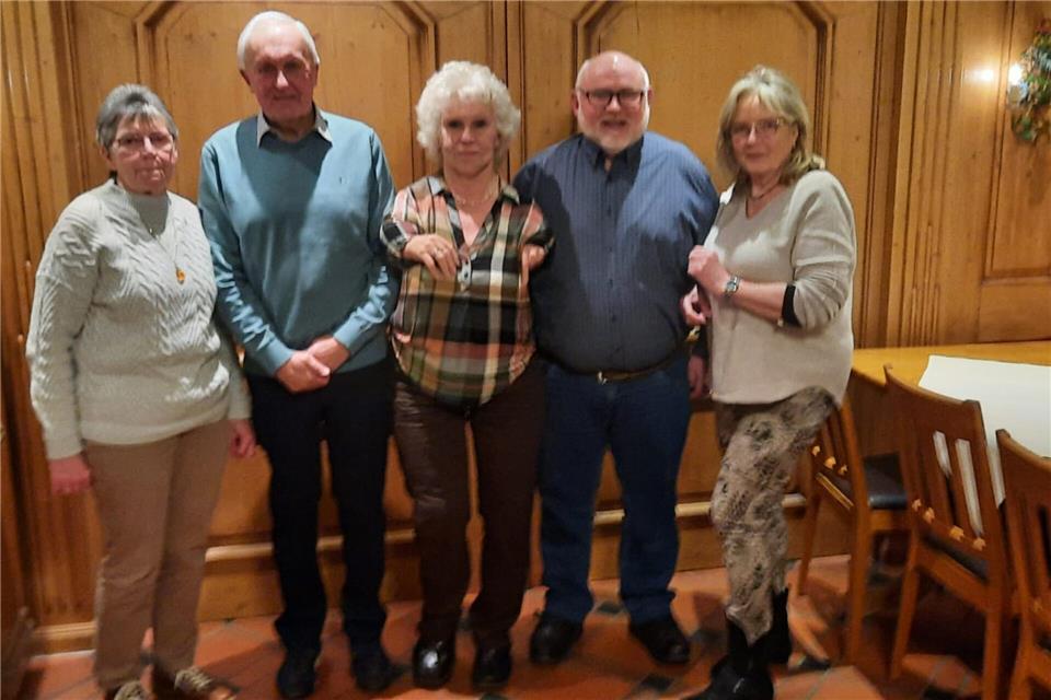 Zum Vereinsvorstand gehören (v.l.) Sportwartin Marie-Luise Overwin, Kassierer Karl-Heinz Schmidt, die erste Vorsitzende Christel Schnoor, Schriftführer Felix Höing und die zweite Vorsitzende Hildegard Dietrich-Brabandt.