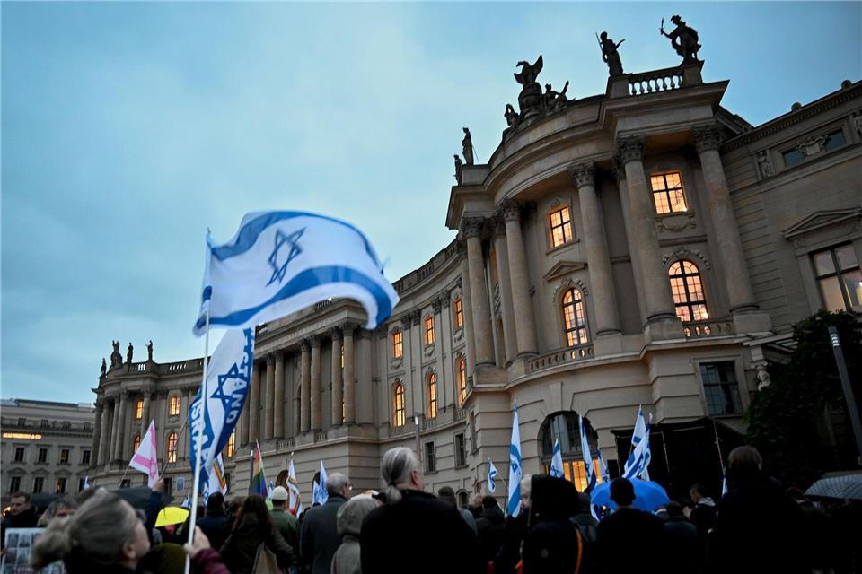 Abkommen für Gaza - Demonstrationen in Berlin Zum Waffenstillstands-Abkommen für Gaza sind auch Gedenkveranstaltungen für die israelischen Geiseln angekündigt. (Archivbild)Britta Pedersen/dpa