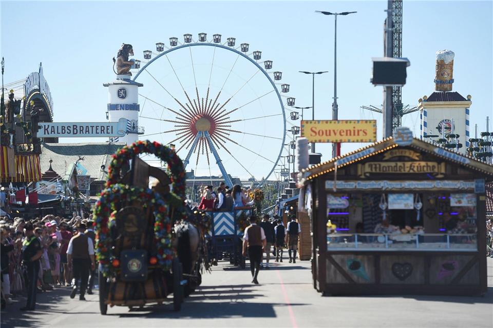190. Oktoberfest: „Gegen die Krisen der Welt“ Zum Wiesnstart herrscht traumhaftes Wetter in München.Felix Hörhager/dpa