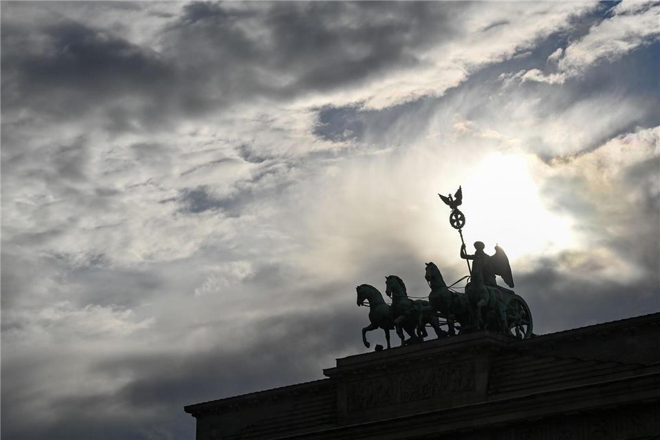 Zum Wochenstart werden in Berlin und Brandenburg viele Wolken erwartet. (Symbolfoto) Jens Kalaene/dpa-Zentralbild/dpa